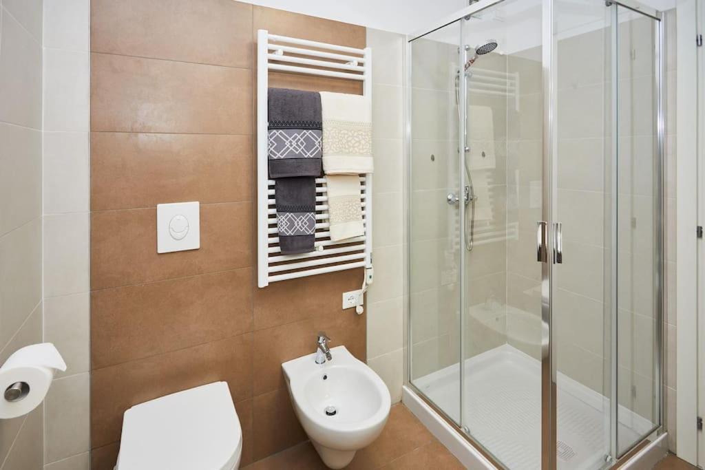 Center Aviano Comfort Suite Free Parking Wifi エクステリア 写真