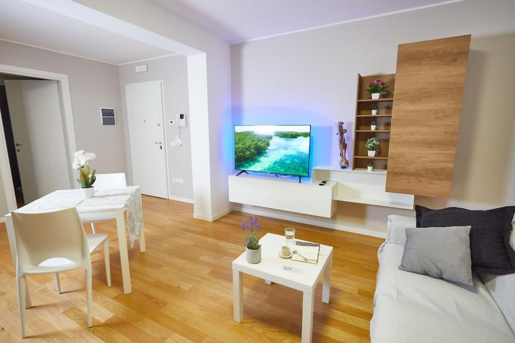 Center Aviano Comfort Suite Free Parking Wifi エクステリア 写真