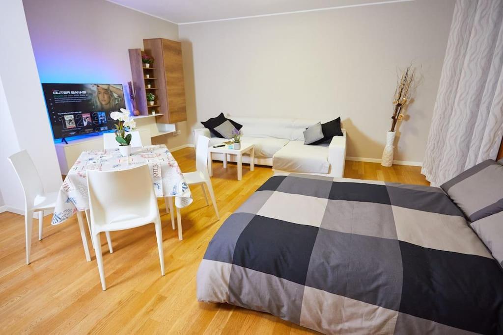 Center Aviano Comfort Suite Free Parking Wifi エクステリア 写真